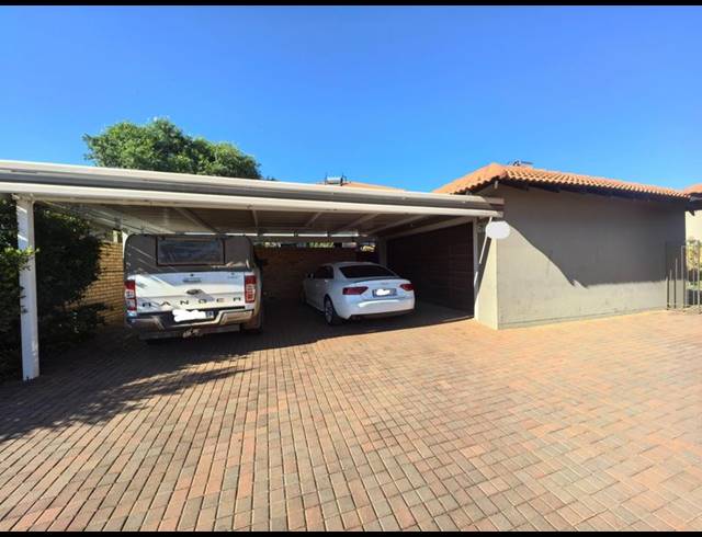 3 BEDROOM TOWNHOUSE FOR SALE IN MONAVONI